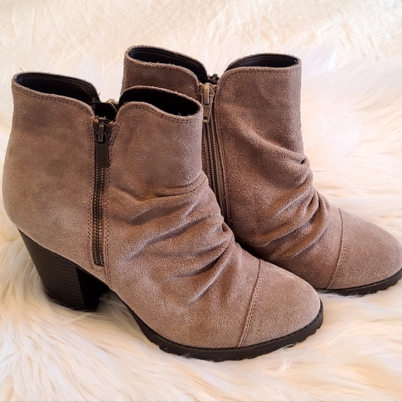 White mountain genuine leather taupe tan ankle boots size 9 - Picture 3 of 16